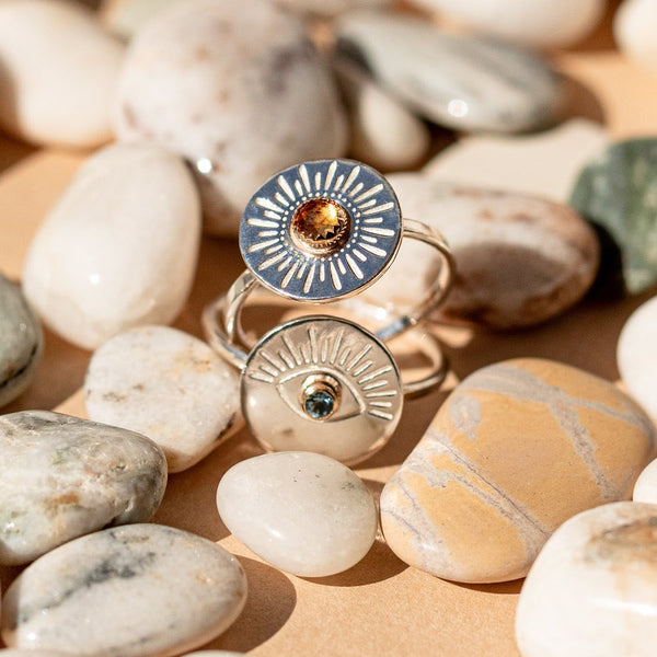 Cocktail rings in gold, silver and gemstones