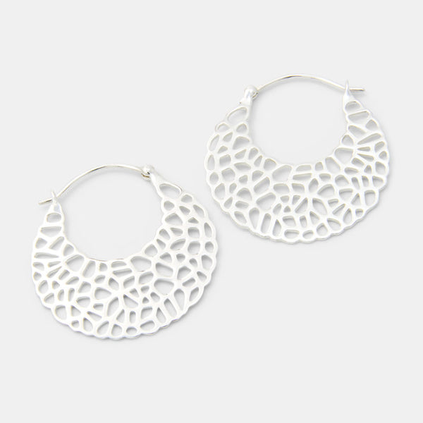 Coral pattern silver hoop earrings